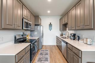 Stylish Suite 201 by Downtown & Convention Center! - 3