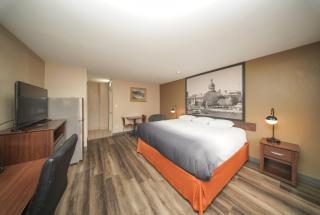 Super 8 by Wyndham Kingston - 2