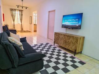 Cozy Seremban Stay, Sleeps 8 Guests - 5