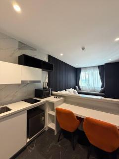 New stylish 8th Floor Condo Nai Harn Beach - 5