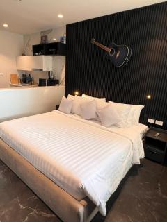 New stylish 8th Floor Condo Nai Harn Beach - 3