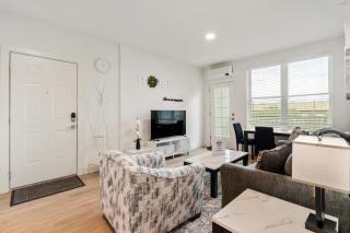 Stylish Suite 205 by Downtown & Convention Center! - 6