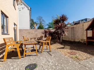 Vibrant 2BR Flat, Steps to City Centre - 5