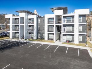 Stylish Suite 206 by Downtown & Convention Center! - 8