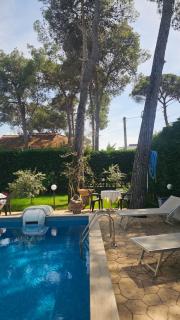 Poolside Apartments Villa Elsa Golem - 1