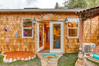 Sweet Sunshine Suite- Artistic, cozy, and colorful - 5