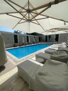 Modern Studio 10 min to Airport Pool & Gym - 7