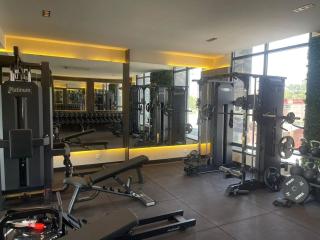 Modern Studio 10 min to Airport Pool & Gym - 6