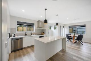 Villa 6 Brand New Walk to shops 10min Airport CBD - 2