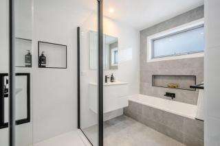 Villa 6 Brand New Walk to shops 10min Airport CBD - 1