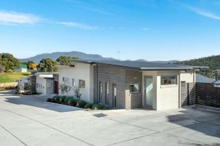 Villa Nine Sleeps 6 10Mins to CBD Airport - 8