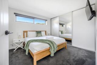 Villa Nine Sleeps 6 10Mins to CBD Airport - 3