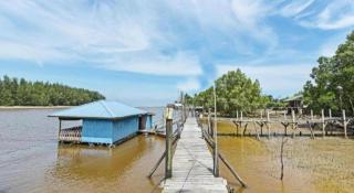 OYO 90708 D'kuala Waterfront Chalet & Boat Charters - 3