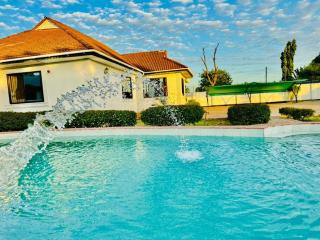 LUXIRIOUS Homes - 4