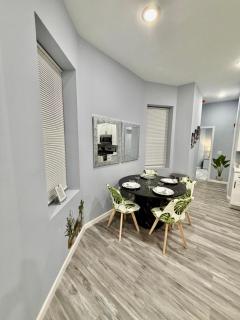 Grand Deluxe 1BR Penthouse near Newark Airport - 4