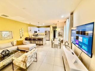 Grand Luxury 3BR Retreat Townhouse near Disney - 2