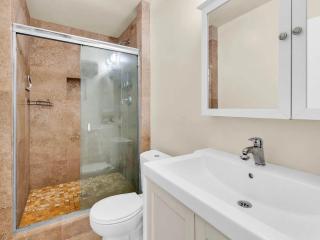 500sqft Studio ADU GuestHouse Private Entry Kitchen Bath 270VIEW Pool 2Acre Gated Estate - 7