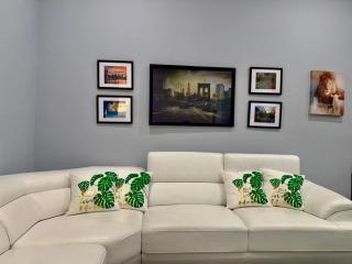 Grand Holiday 1BR Penthouse near Newark Airport - 2