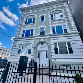 Grand Family 1BR Penthouse near Newark Airport - 0