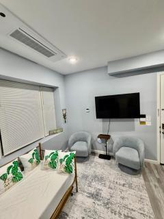Grand Family 1BR Penthouse near Newark Airport - 1