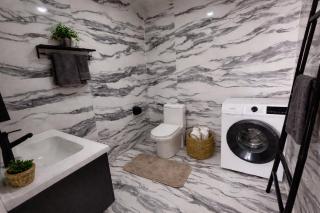 Luxury Villa with Unique Glass Pool 5BR 10 Guests - 4