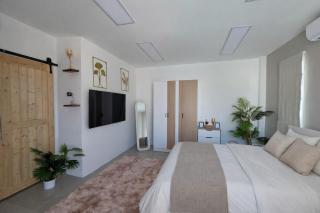 Luxury Villa with Unique Glass Pool 5BR 10 Guests - 2