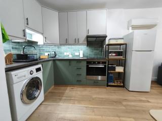 Renovated 2BR Apt near Mackenzie Beach - 4