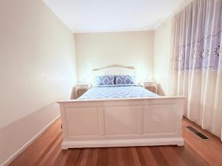 Cozy and Quiet Home in Doncaster, Close to Shops & Transport - 3