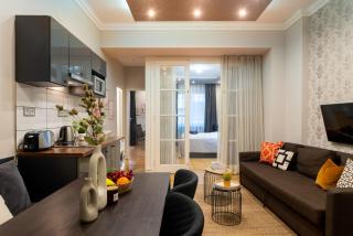 Super Central Cosy 2 plus 1 BR Near NewYork Cafe with Balcony - 0