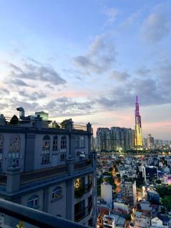 Luxury 2BR Apartment with Landmark 81 View - 9