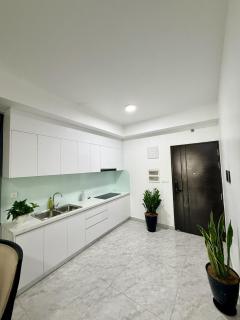 Luxury 2BR Apartment with Landmark 81 View - 8