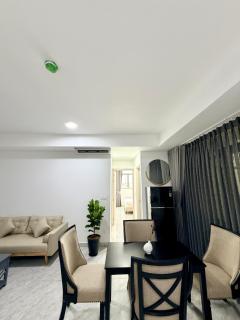 Luxury 2BR Apartment with Landmark 81 View - 5