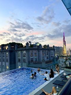 Luxury 2BR Apartment with Landmark 81 View - 8