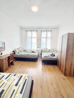 Comfortable Apartment for Group Stays 10a - 8