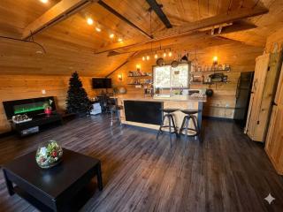 Charming "Melrose Place" w Year-Round Heated Pool, Deck & Grill - 7