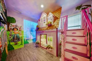 W429 - Bohemian Chic Villa with Themed Bedrooms at Reunion - 8