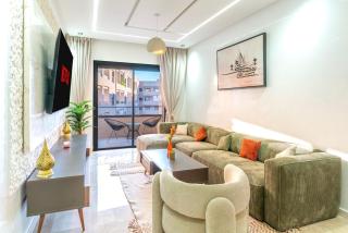 Luxury 2BD Golf View Pool Fast Fiber WiFi - 4