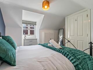 The Boathouse - Canal-Side City Flat - 1
