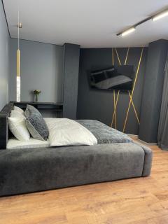 DELUXE APARTMENTS on CENTER - 3