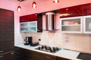 City Center Stay with Balcony View, 2BR, Sleeps 5 - 6