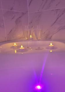 Appartement climatisé avec balnéo, parking gratuit, proche Auvers-sur-Oise - 2