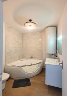 Appartement climatisé avec balnéo, parking gratuit, proche Auvers-sur-Oise - 3