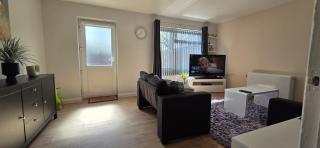 Langcliffe near warwick hospital, free parking, fast wifi, sleeps 5 - 7