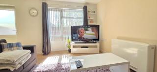 Langcliffe near warwick hospital, free parking, fast wifi, sleeps 5 - 9