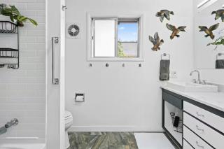 The Jasmine House - Cute & Centrally Located home - 3