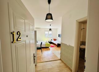 Airport Studio Quick City Access Free Parking - 8