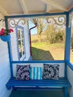 Vackert nyrenoverat 1800-talshus med bastu, vedspis och kamin - 8