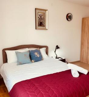 Charming Studio Near Airport 1B Free Parking - 5