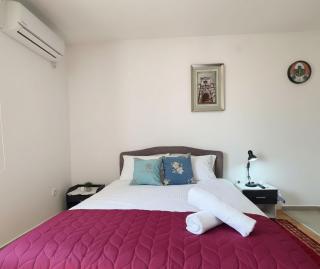 Charming Studio Near Airport 1B Free Parking - 2