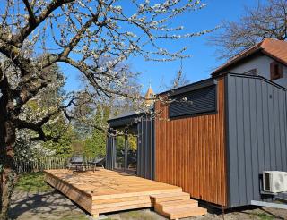 Modernes Tiny House mit Terrasse und Parkplatz - 6